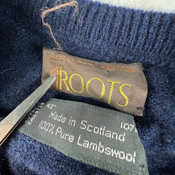 VTG Roots Lambs Wool Sweater Vest Men's Fits Medium Dark Blue Sleeveless Tag 42 - Picture 4 of 9